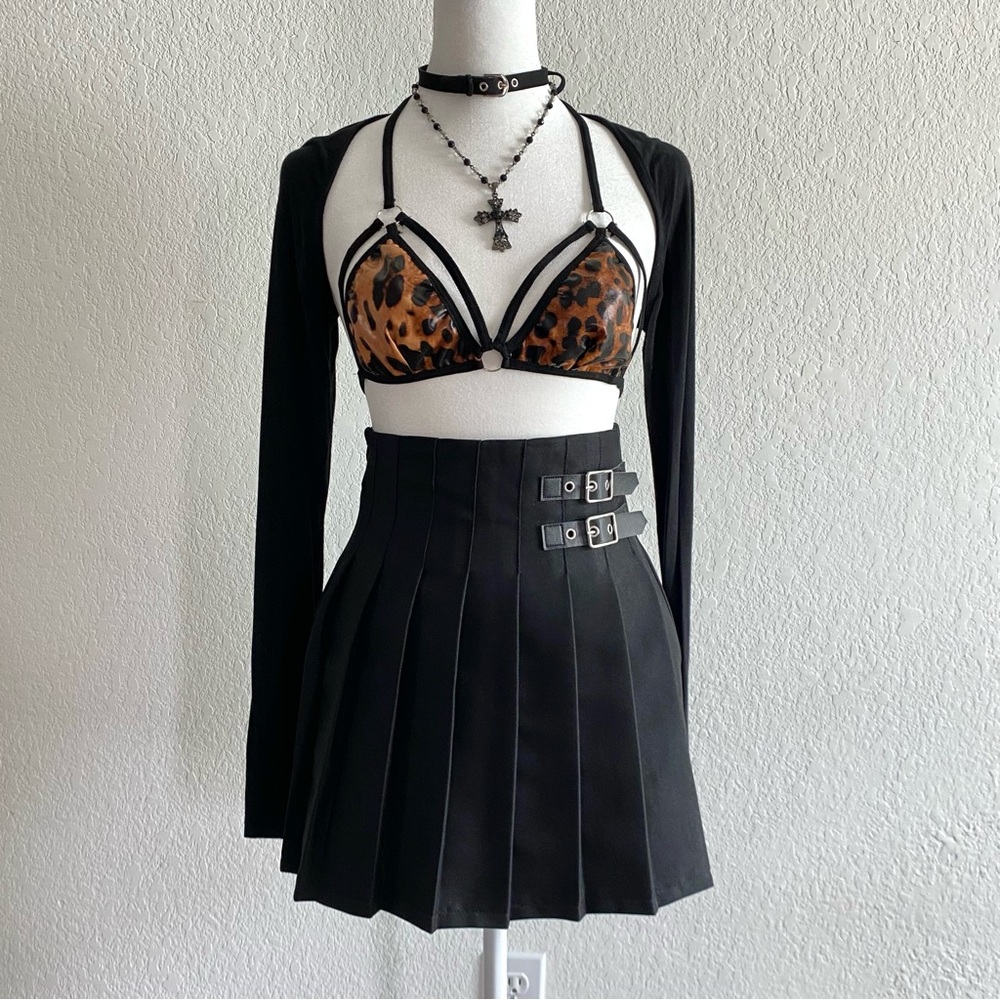 Black pleated mini skirt with buckle detail